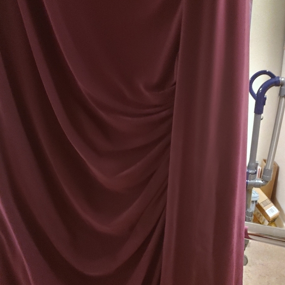 Formal gown/Christmas party dress - Picture 1 of 2